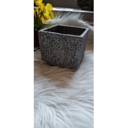 Ciężka doniczka osłonka