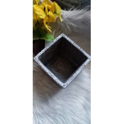 Ciężka doniczka osłonka