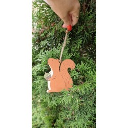 Drewniana jesienna zawieszka  - mała wiewiórka 10 cm