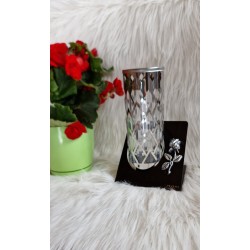 Metalowy srebrny znicz PARIS "A" z metalową czarną podstawką i z różą