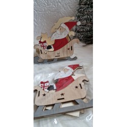 Sanie z Mikołajem wykonane ze sklejki