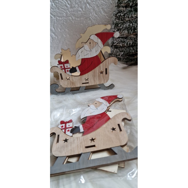 Sanie z Mikołajem wykonane ze sklejki