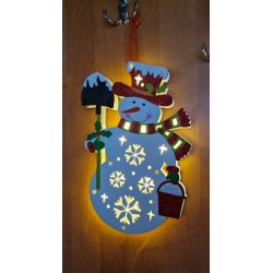 Dekoracja LED bałwanek z łopatą 35 cm