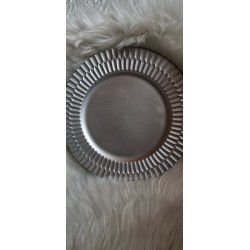 Srebrny pod talerz plastikowy średnica około 33 cm