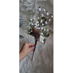 Ozdobna gałązka z szyszką białe kulki