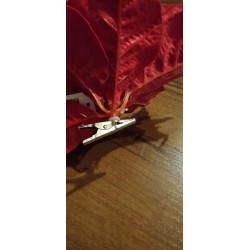 Czerwona welurowa gwiazda betlejemska na klipie średnica około 21 cm.