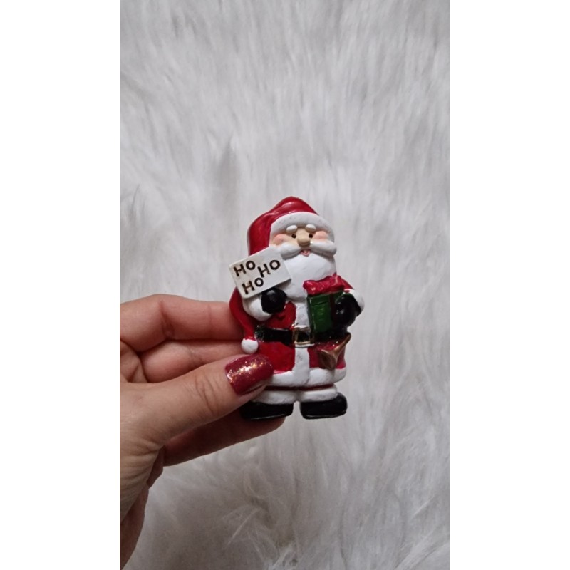 Magnes na lodówkę Mikołaj z prezentem i tabliczką