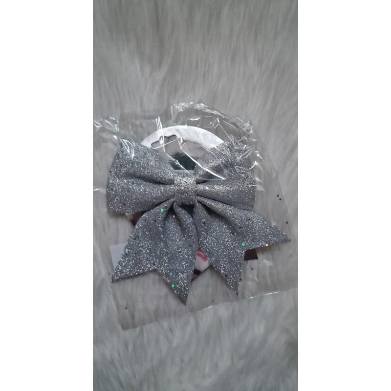 Srebrna piankowa kokardka z brokatem