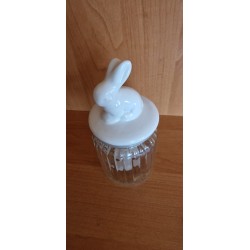 Szklany słoik pojemnik z figurką zajączka