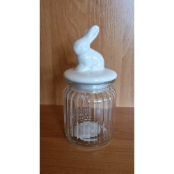 Szklany słoik pojemnik z figurką zajączka
