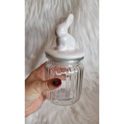 Szklany słoik pojemnik z figurką zajączka
