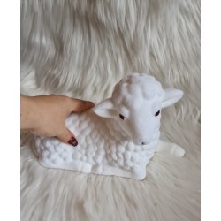 Duży biały flokowany baranek