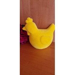 Żółta trawiasta flokowana kura