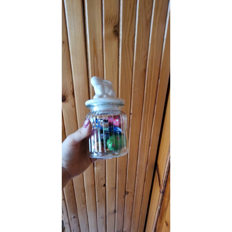 Szklany słoik pojemnik z figurką zajączka siedzący