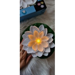 Biała lilia wodna LED z panelem solarnym