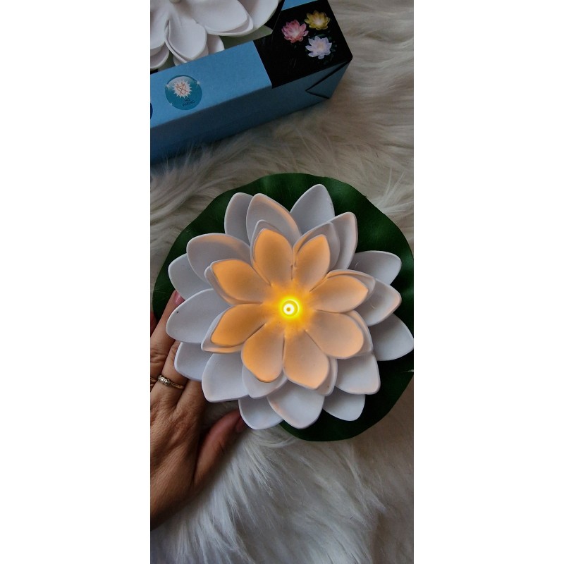 Biała lilia wodna LED z panelem solarnym