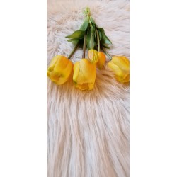 bukiet gumowych tulipanów w żółtym kolorze.