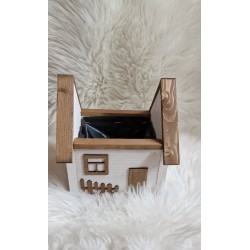 Domek drewniany mały osłonka