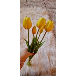 bukiet gumowych tulipanów w żółtym kolorze.