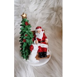 Figurka choinka z Mikołajem na fotelu bujanym