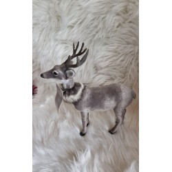 Figurka mniejszy renifer z szalem