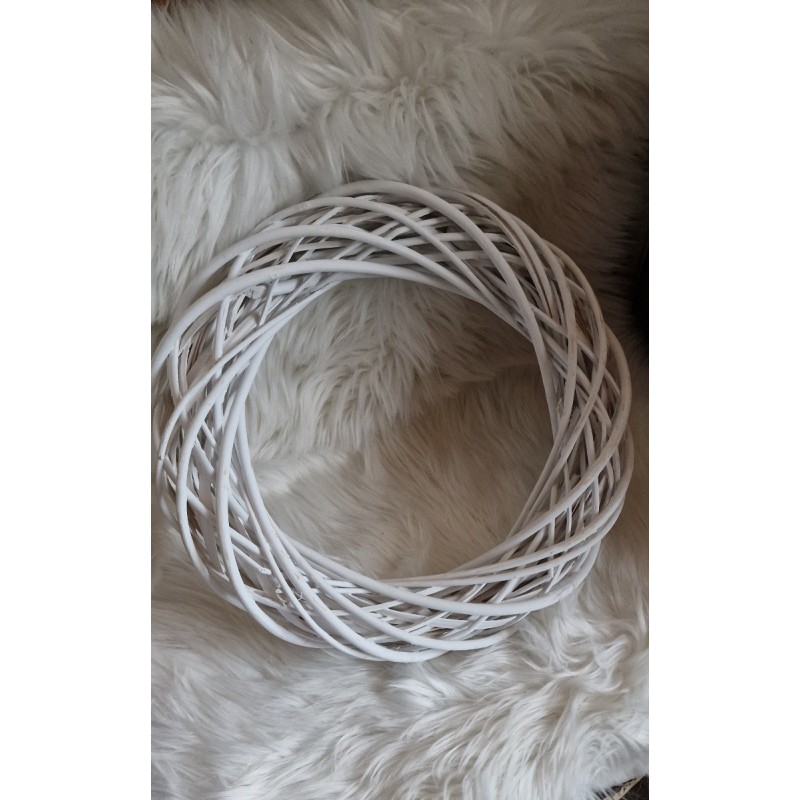 Biały wianek wiklinowy 40 cm