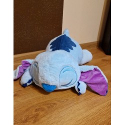 Maskotka z kocykiem leżący stitch niebieski