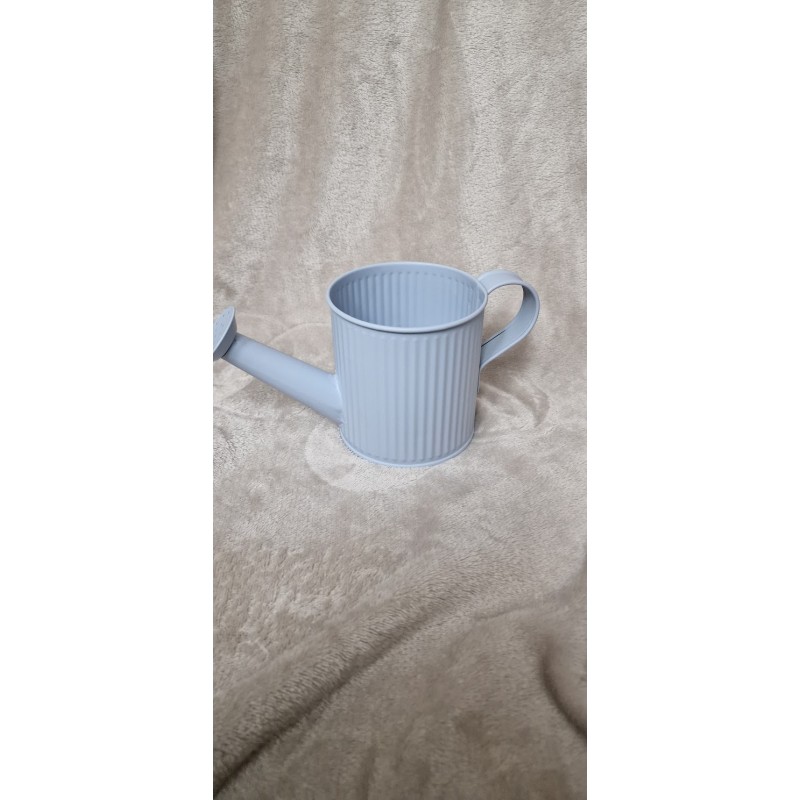 Metalowa lawendowa ryflowana osłonka konewka