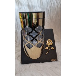 Metalowy nowoczesny duży złoty znicz solarny - okrągła, efekt płomienia złota Róża lewa strona.