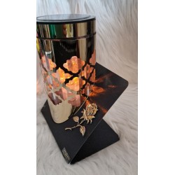 Metalowy nowoczesny duży złoty znicz solarny - okrągła, efekt płomienia złota Róża lewa strona.