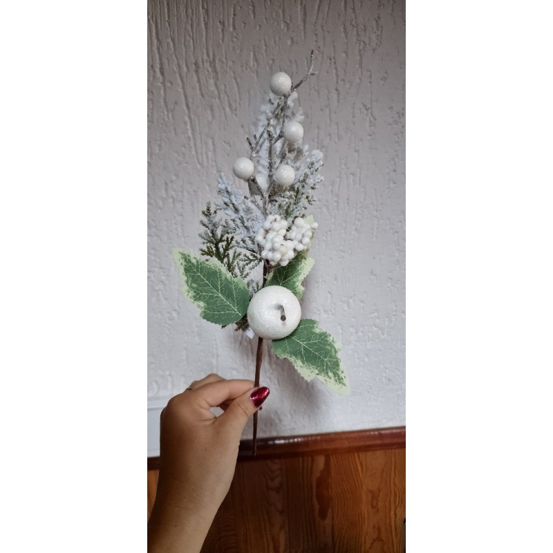 Sztuczna gałązka ośnieżona z jabłkiem 30 cm