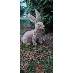 Siedzący brązowy flokowany zając 29 x 18 cm