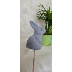 Zajączek duży na piku szary