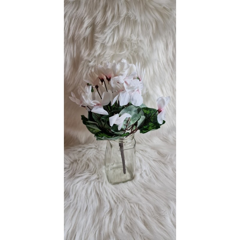 Sztuczny bukiet białych cyklamenów z delikatnym różem, fiołek